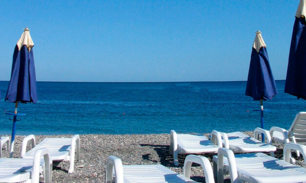 Transmisión del SARS-CoV-2 en playas y piscinas